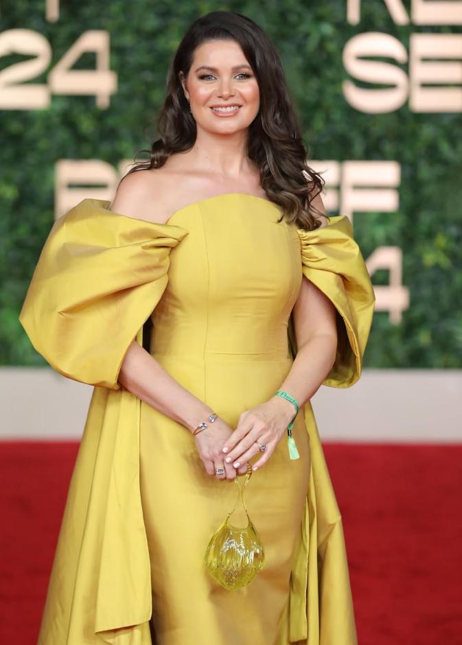 تحولت يسرا اللوزي لرمز للأمومة والصبر