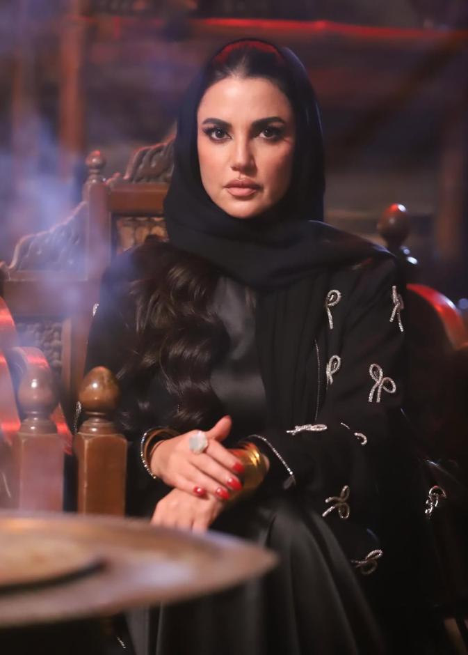 تلعب درة دور المرأة الشعبية في علي كلاي