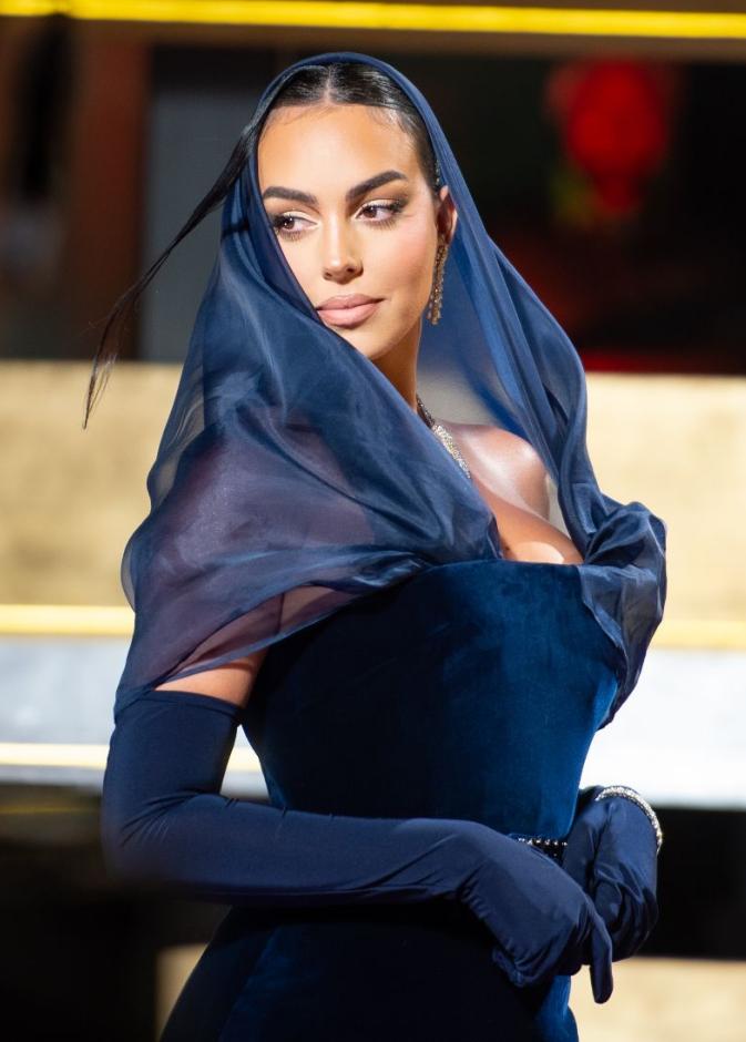 أجمل إطلالات مكياج وتسريحات شعر النجمات على مر السنوات في حفل Joy Awards..فلنتذكرها معاً