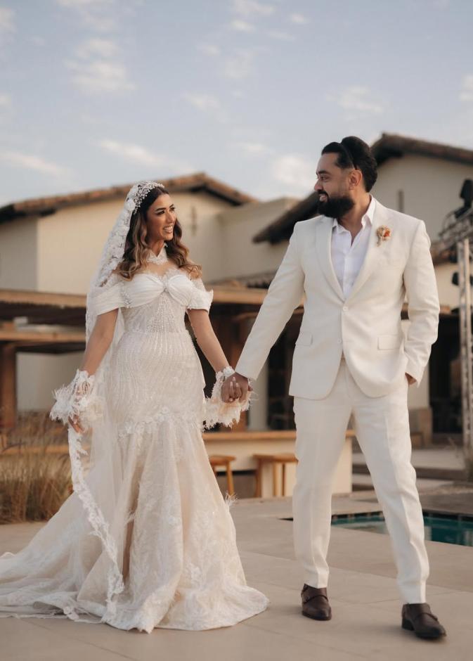 حاتم فهمي مع عروسته في يوم زفافه