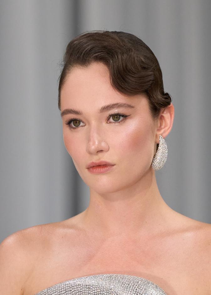 خطوط الآيلاينر العصرية بارزة بتجدّد استثنائي في شتاء 2026