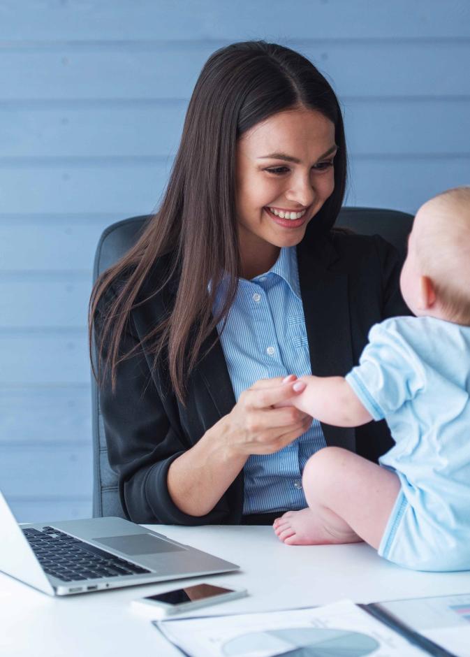 شعور الذنب كأم عاملة لا يعني أنكِ مقصرة حقًا