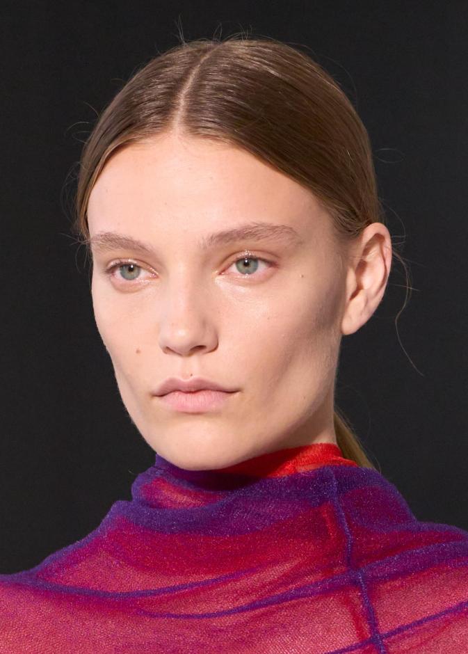 أي منطقة في الوجه تخسر الكولاجين أولًا؟.. إليكِ الإجابة الحاسمة وكيفية تعزيزه خلال مراحل عمركِ