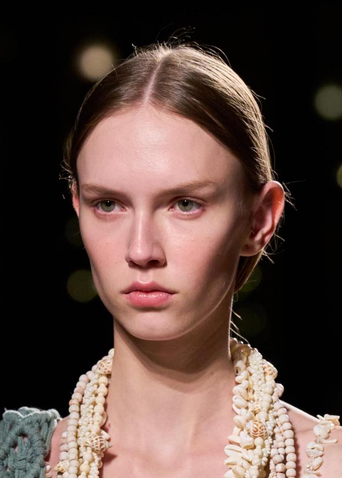 مكون طبيعي غني بخصائصه الفريدة لعلاج مشاكل البشرة الدهنية.. إليكِ وصفاته الآمنة