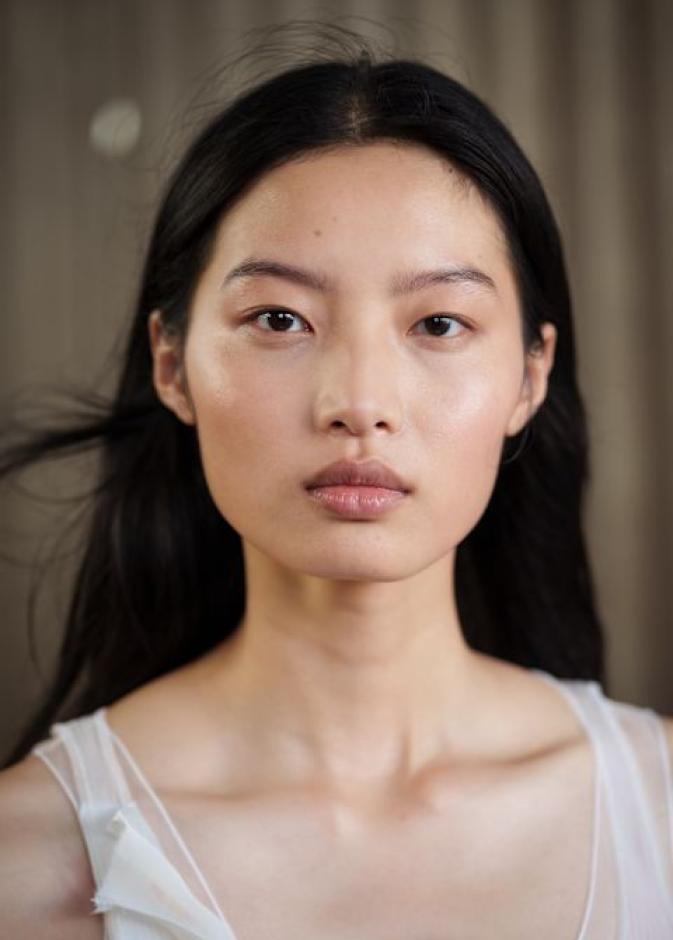 Face Gua Sha هل يستحق تجربة هذه التقنية الصينية على بشرتك؟