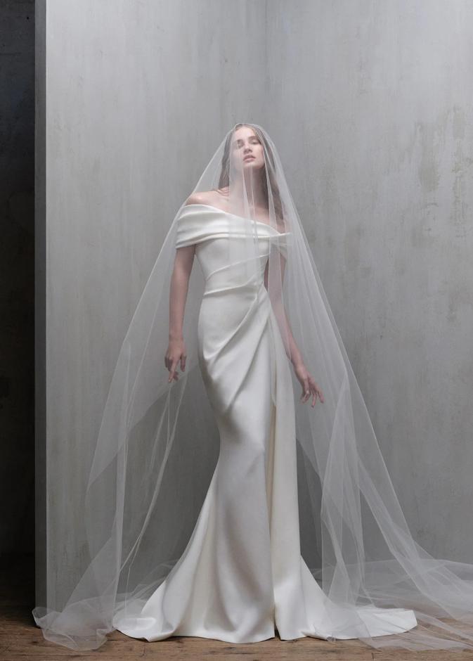 فستان زفاف كلاسيكي توقيع إيلي صعب