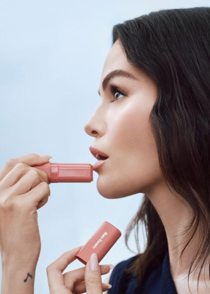 مستحضرات شفاه لمكياج ناعم واطلالة ناعمة ومريحة