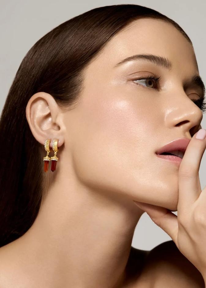 مجوهرات العقيق الأحمر الفاخرة للاحتفال بحجر ميلاد يناير بأناقة وطاقة متجددة