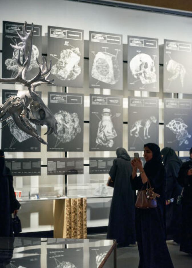 مركز الدرعية لفنون المستقبل يفتتح معرض من الأرض