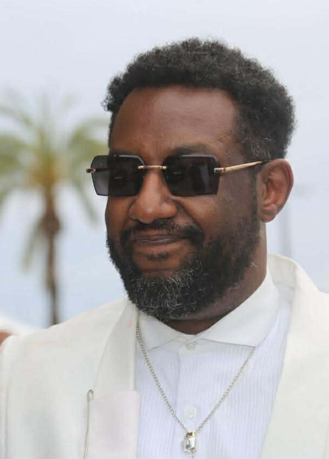 "كرت أزرق" فيلم سوداني مصري إلى برلين ..مغامرة جديدة لأمجد أبوالعلاء ومحمد العمدة 