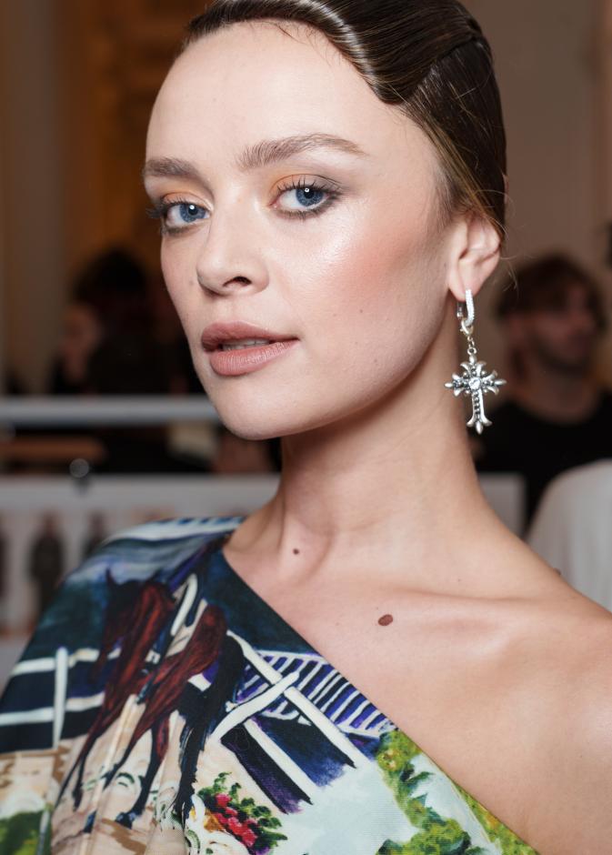 ألوان البلاشر البرونزي اللماع في عرض Paul Costelloe