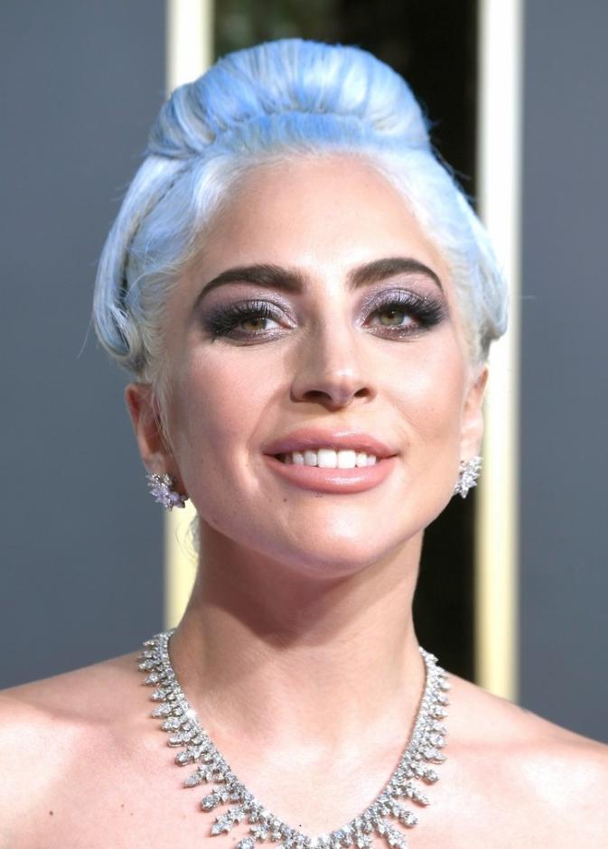 اطلالة Lady Gaga بمكياج عيون ميتاليك عام 2019