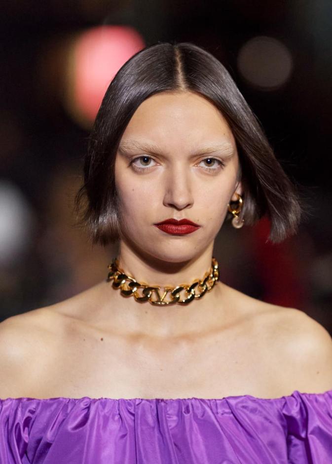 اللون الأحمر في ماكياج فالنتينو أساسي