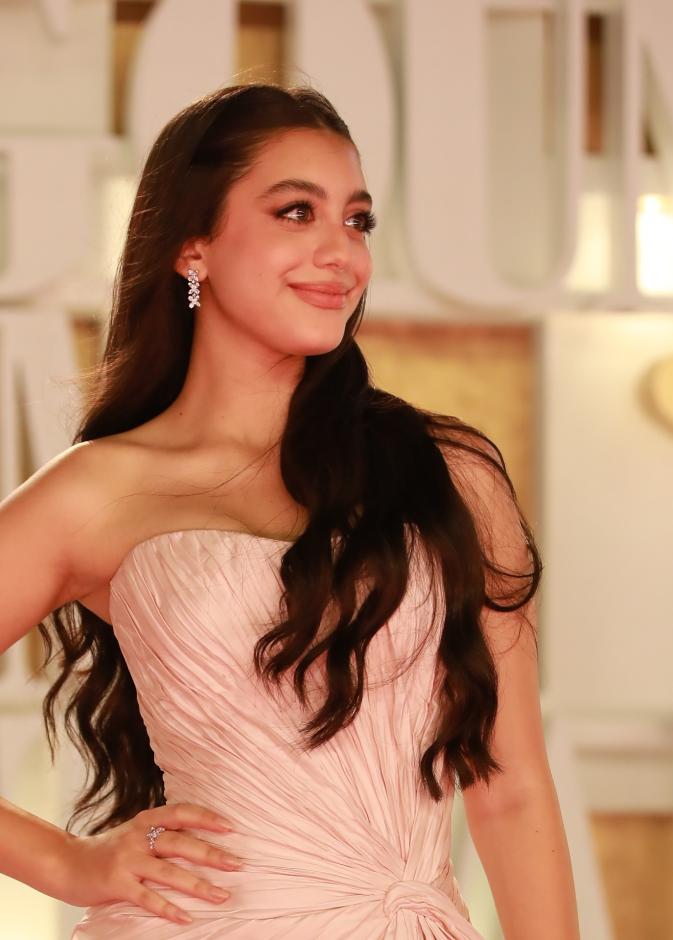  تتميز ياسمينا العبد بشعر طويل وصحي