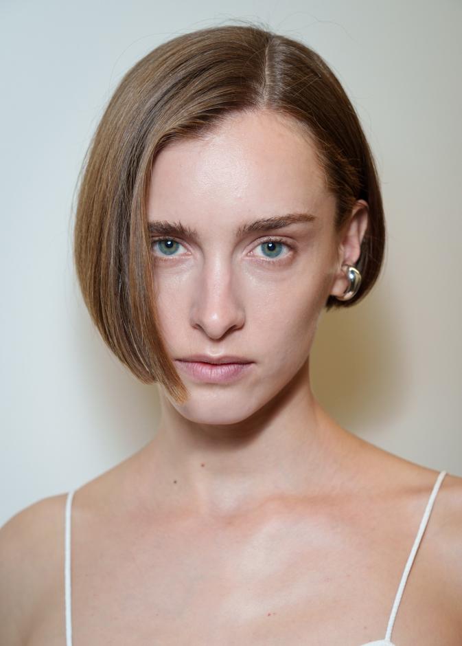  تسريحات شعر كاريه مع صبغات الشعر البني من دار Ashlyn