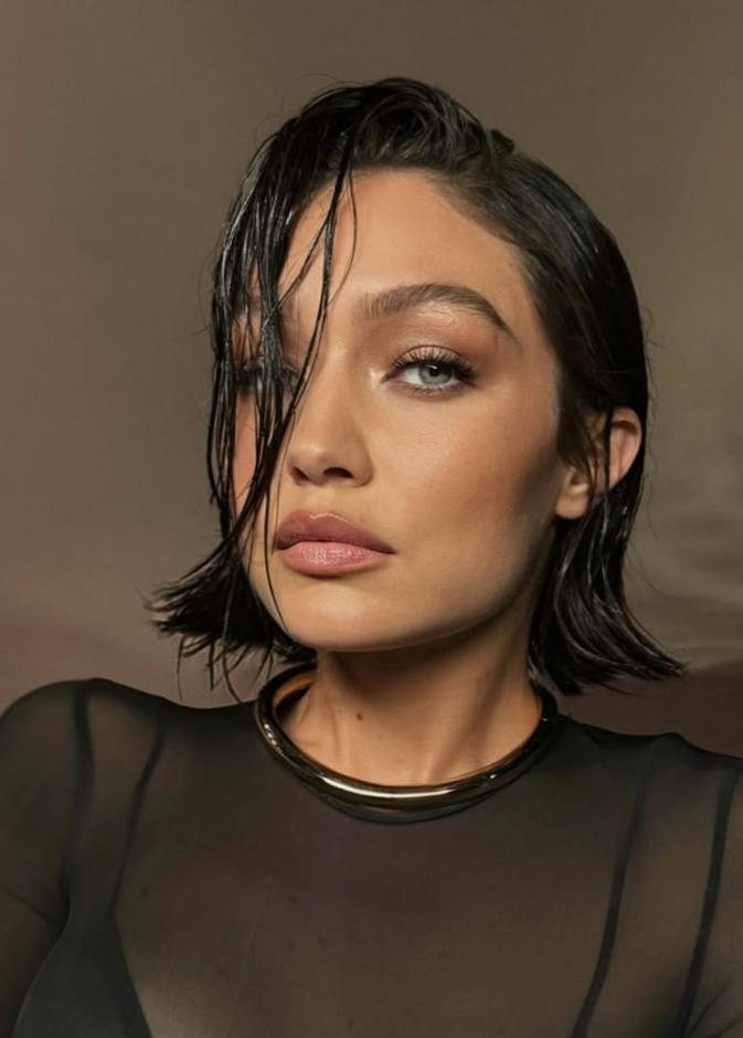 رسمات المكياج البرونزي والبراق بأسلوب جيجي حديد