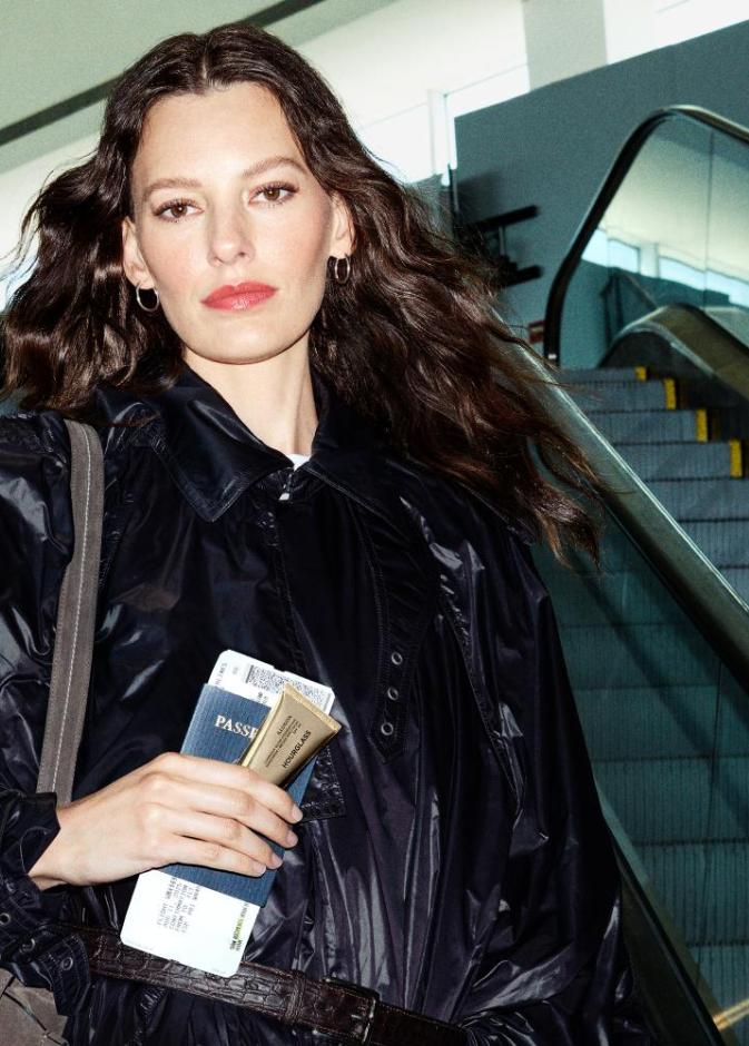  كريم الأساس إليوجن لومينس غلو بعامل حماية 30 وتركيبة مبتكرة من آورجلاس كوزمتيكس