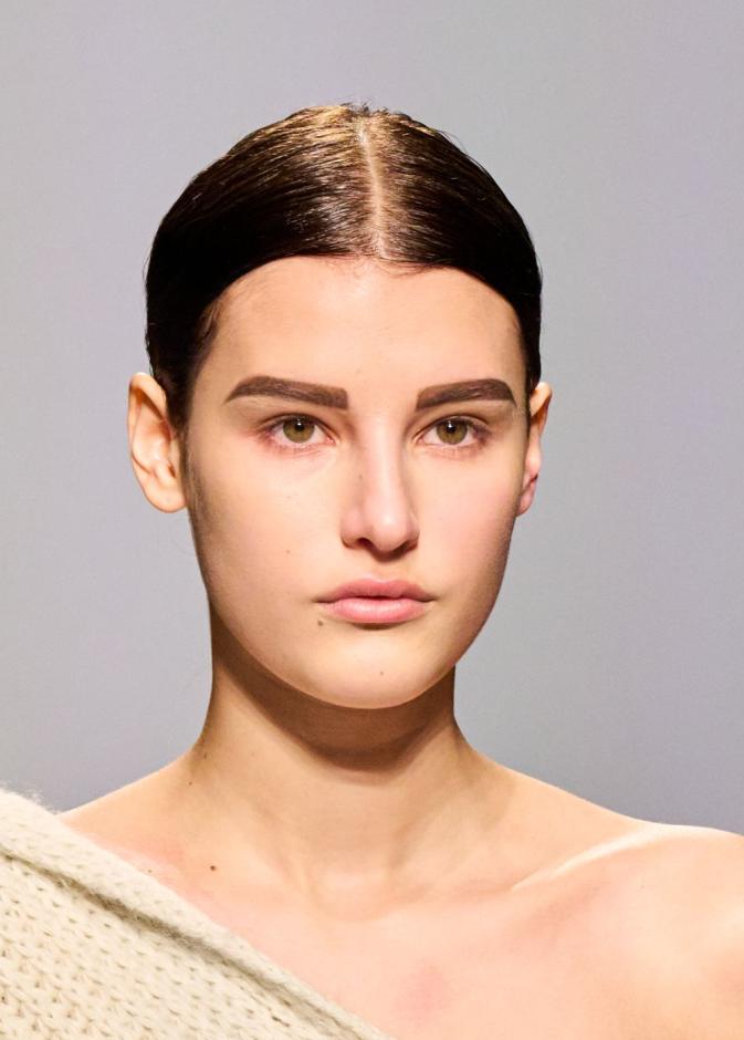 طبيبة تجميل تكشف لـ"هي" تأثير أقنعة الـ LED على البشرة.. هل تزيل التجاعيد؟