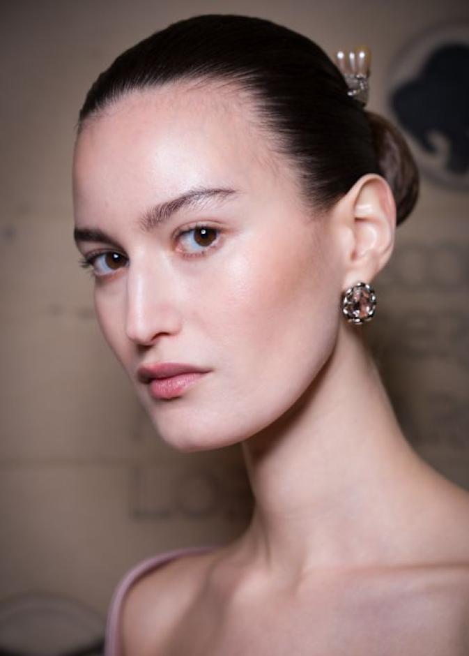 المكون السحري لتوحيد لون البشرة وتقليل الخطوط الدقيقة