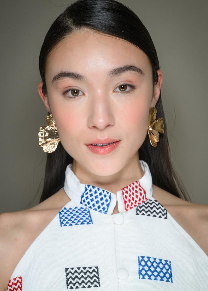 العناية بالبشرة بتقنية Microneedling: كل ما تريدين معرفته من فوائد ومخاطر