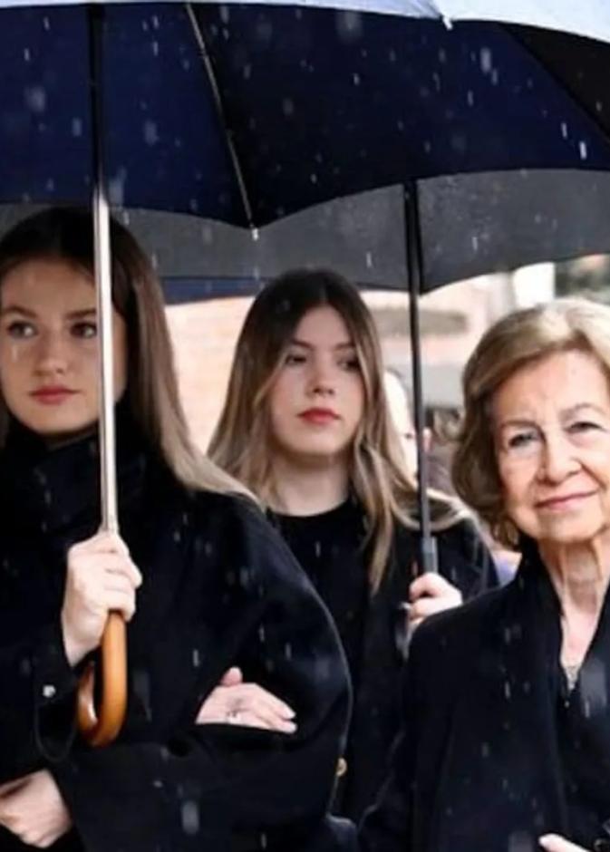 العائلة الملكية الإسبانية تودع الأميرة إيرين