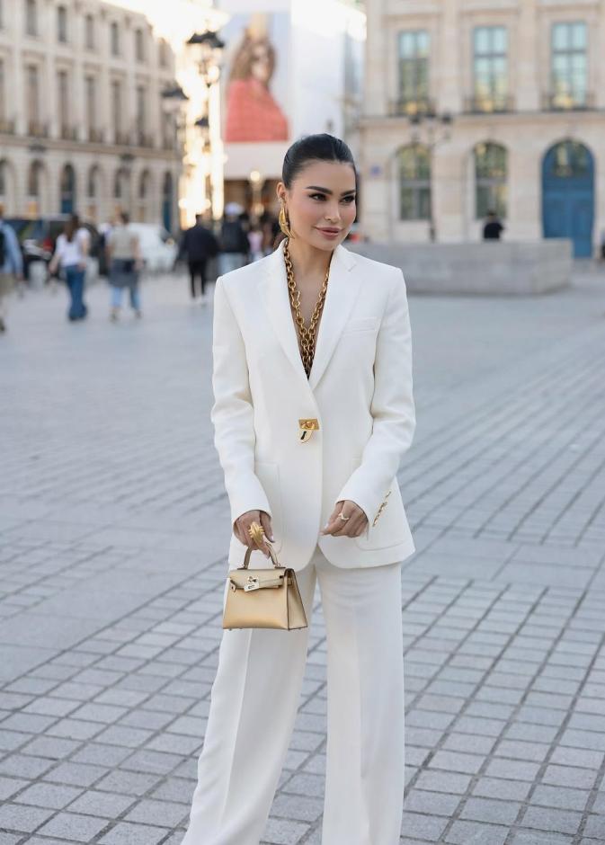 كيف تنسق مريم الأبيض البدلة النسائية؟ إطلالات عصرية بالصور