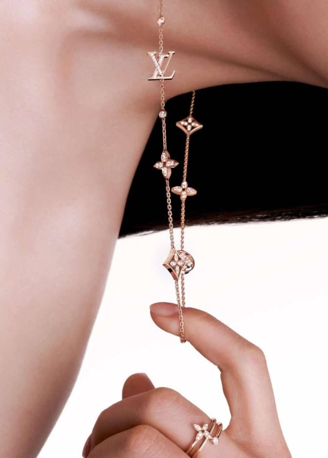 8 قطع مجوهرات اخترناها لك من أشهر دور المجوهرات لتتألقي مطلع العام الجديد