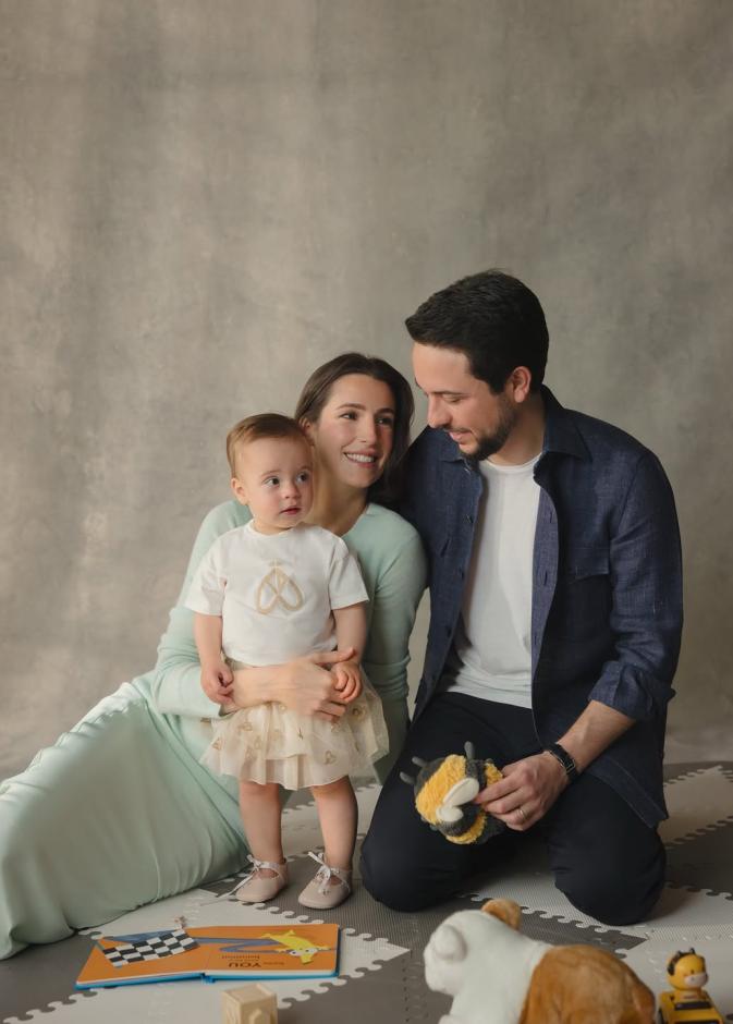 هكذا استلهمت الأميرة إيمان إطلالتها من "ديور" وأيقونة الموضة غريس كيلي