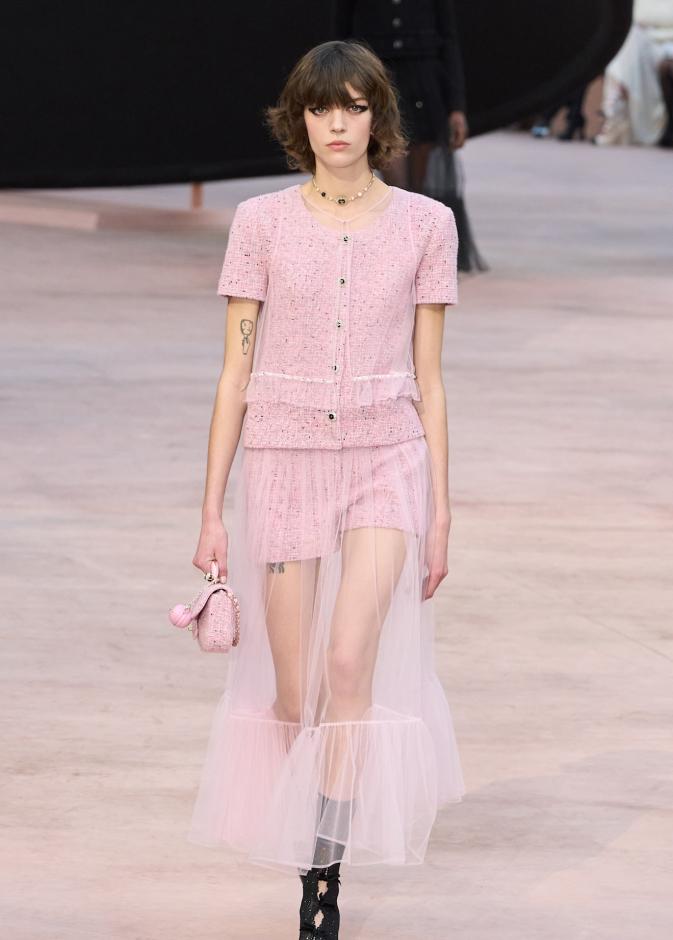 الزهري بأبهى إطلالة من Chanel 