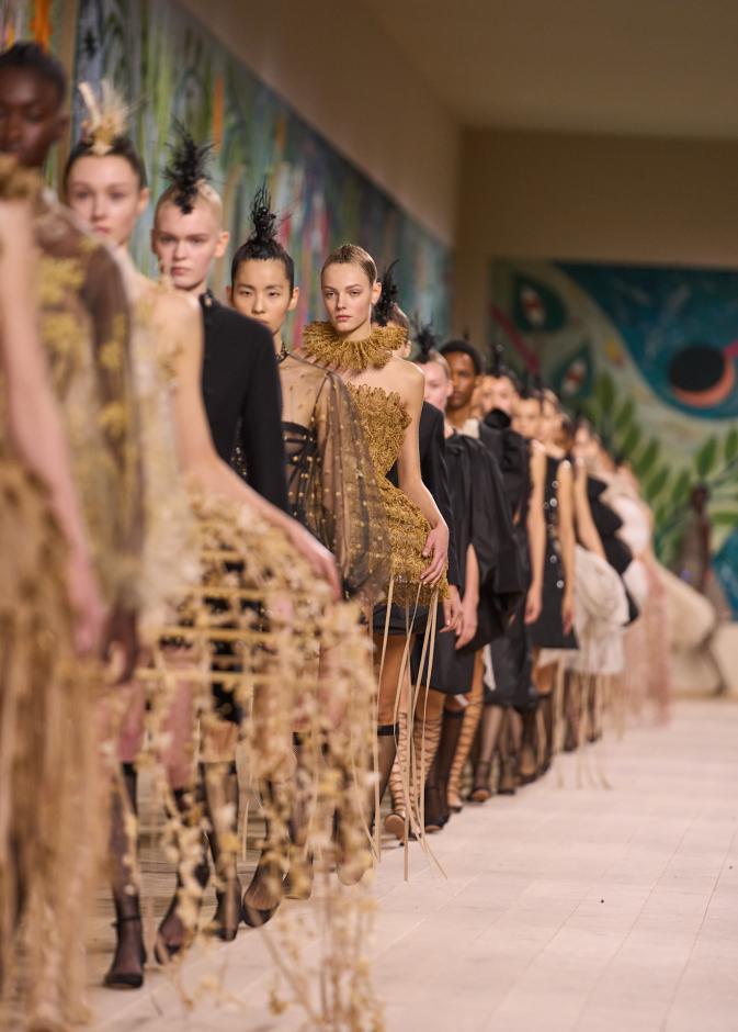 باريس تفتتح موسم "الأزياء الراقية"