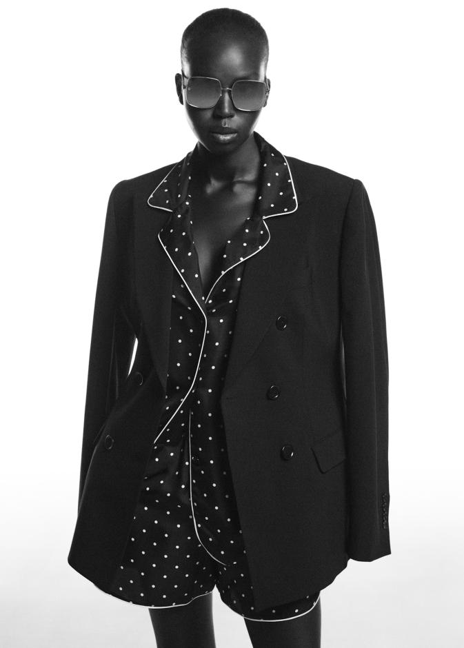 إطلالة من Elie Saab