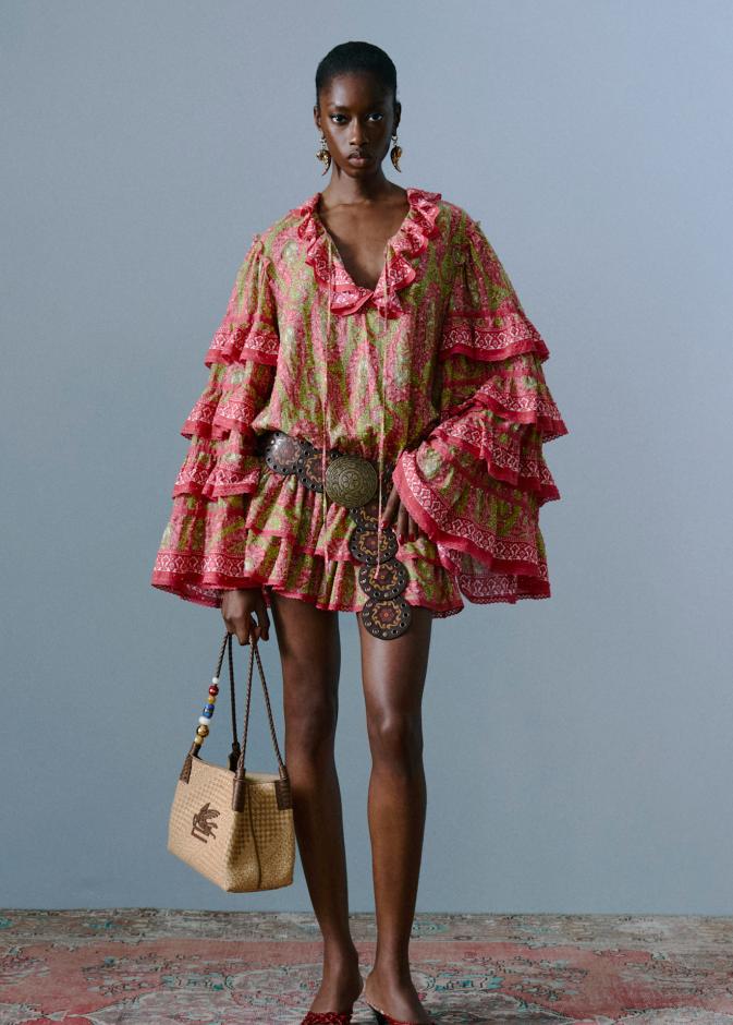 إطلالة من Etro