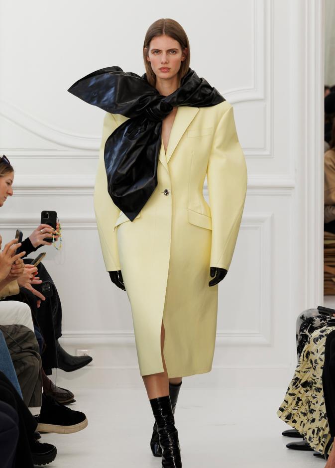 صغيرة أو كبيرة.. الشرائط بجميع المقاسات موضة شتاء 2026