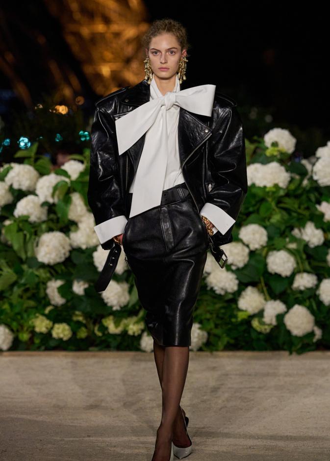 إطلالة من Saint Laurent