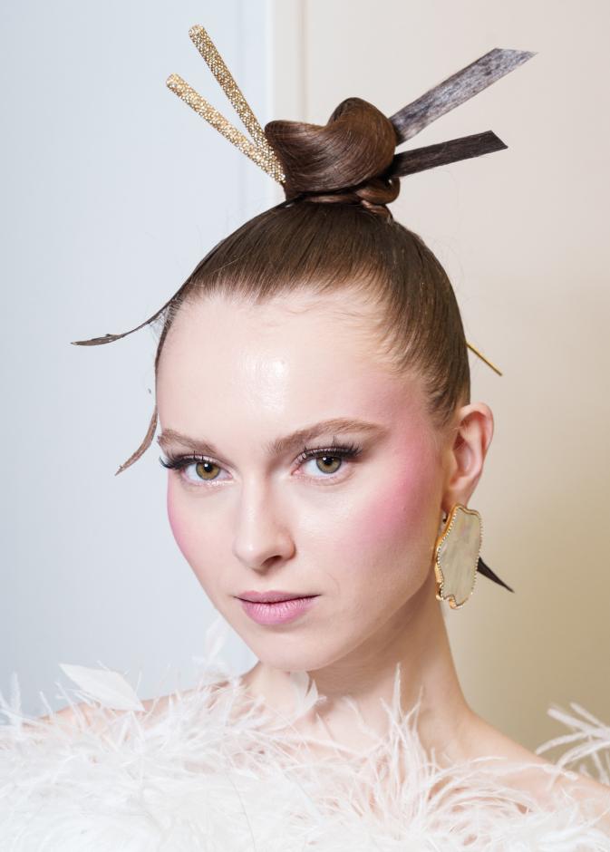 رسمات مكياج استثنائية في اليوم الأول من أسبوع الهوت كوتور لربيع 2026