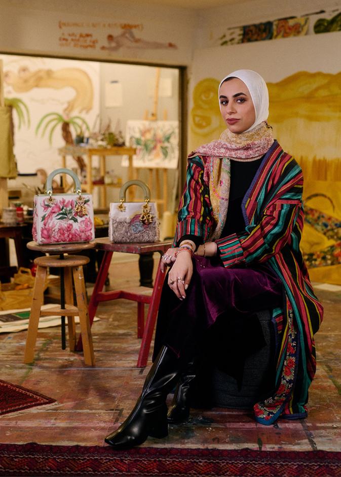 Dior Lady Art... عقد من الإبداع المتجدد واليمامة راشد تمنح الأيقونة صدى الكويت