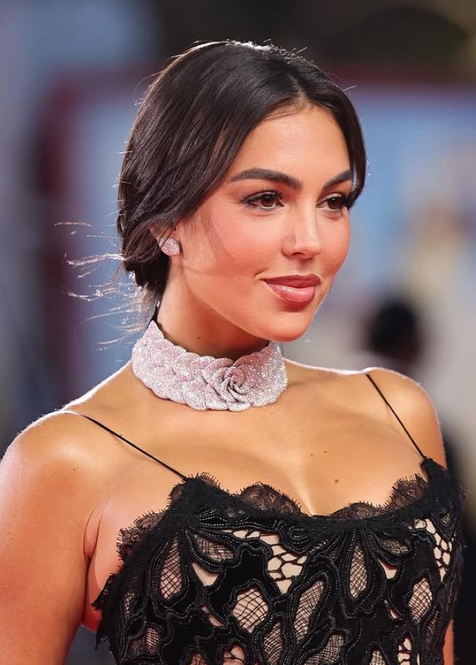 أسرار جمال جورجينا رودريغيز: 4 لمسات خفية تجعلكِ تبدين أصغر سناً