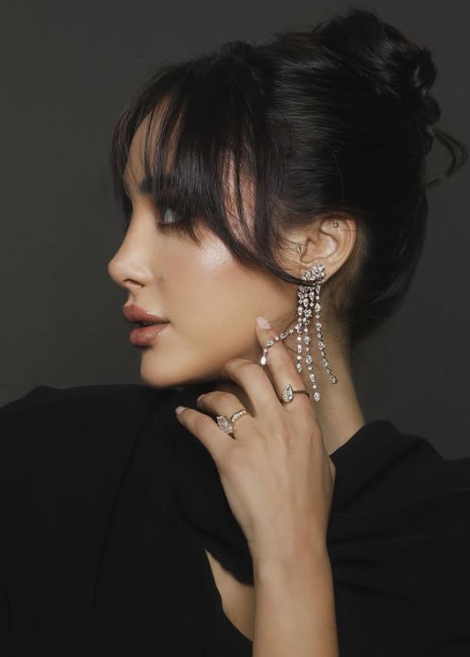 تسريحات الكعكة مع الغرة الطويلة بأساليب أنيقة من بسمة بوسيل