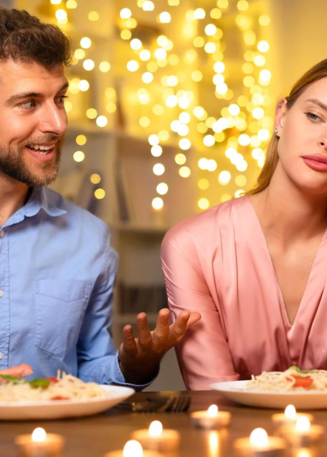 اعرفي لماذا يمدح الرجل امرأة أخرى أمامك