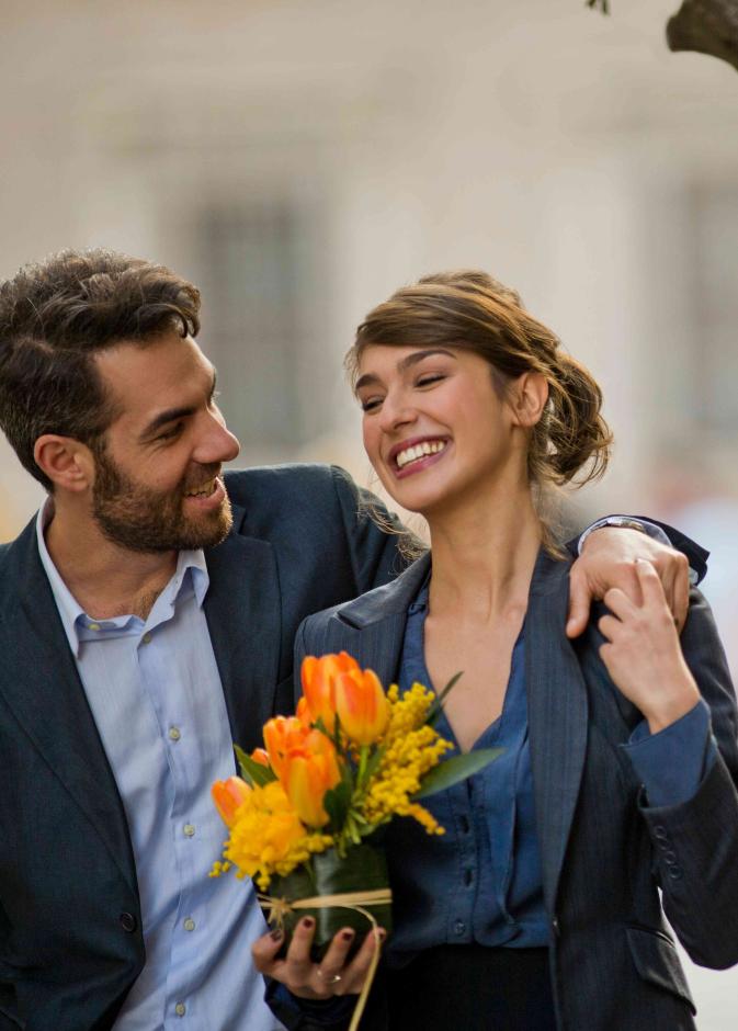 الإشارات المتضاربة التي يرسلها الرجل للمرأة تجعلها في حيرة وتربك قلبها