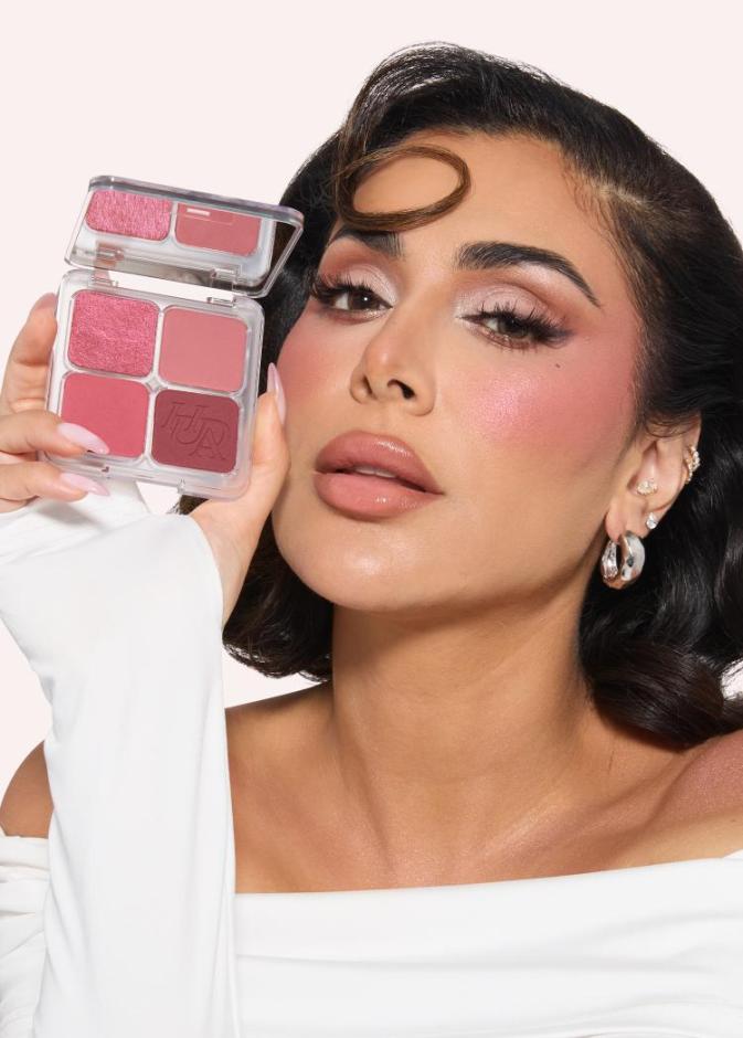 باليت Blush Filter من علامة HUDA BEAUTY أوّل باليت بلاش بودرة تحمل توقيع العلامة