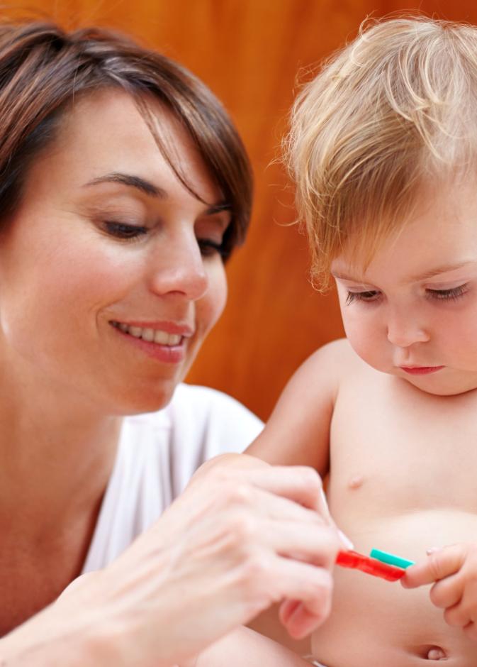 تربية الطفل الفضولي تحتاج إلى الصبر والإصغاء 