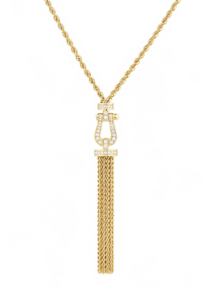 تُجسّد هذه الروح المنطلقة والمُحبّة للاحتفال جوهرَ مجوهرات صُمِّمت لتتمتع بخفّة وأناقة وسهولة في الارتداء.