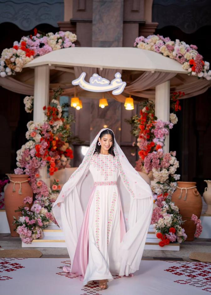 زينة مميزة وفستان حناء في أجدد حفلات الحناء 2026