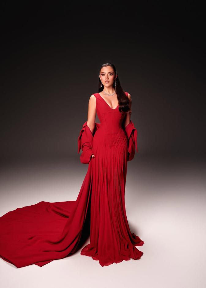 ستيفاني صليبا بفستان أحمر من جورج حبيقة