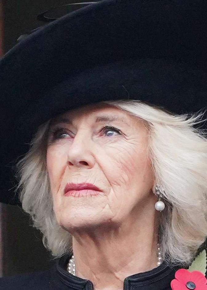 صمت الملكة كاميلا