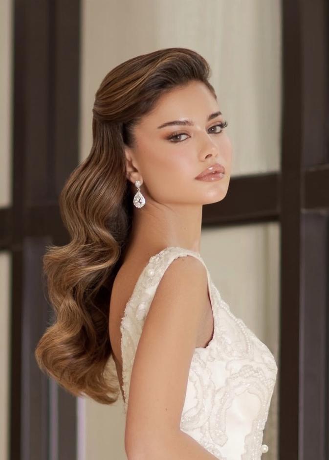 من التسريحات المنسدلة من مصففة الشعر رنا نزيه