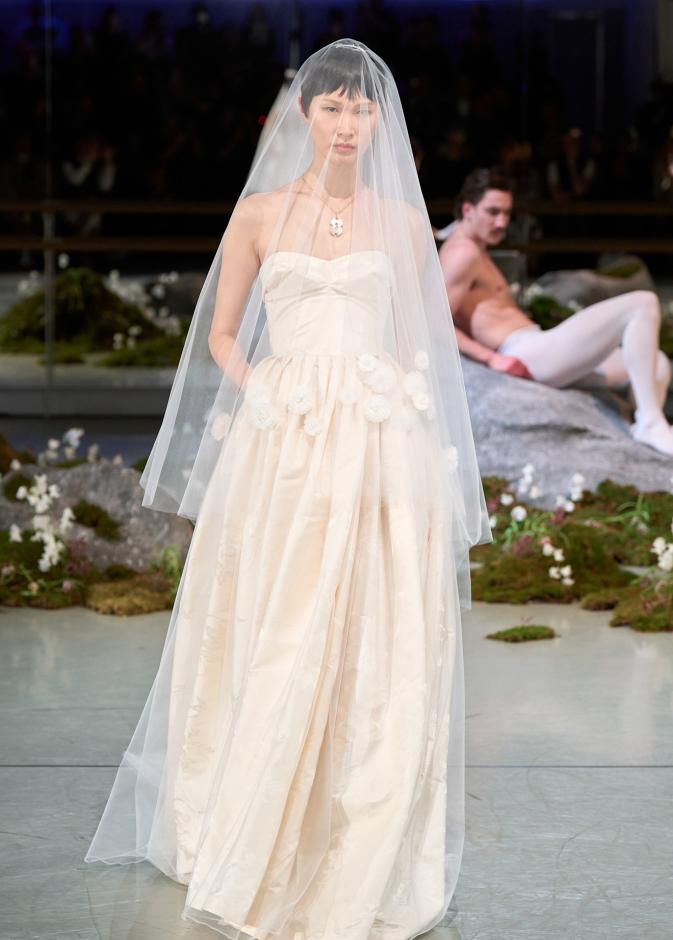 من عروض Patrick Mcdowell خلال أسبوع الموضة في لندن