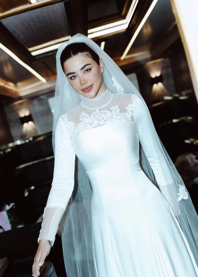 يارا السكري بفستان زفاف يشبه فستان زفاف الأميرة ايمان