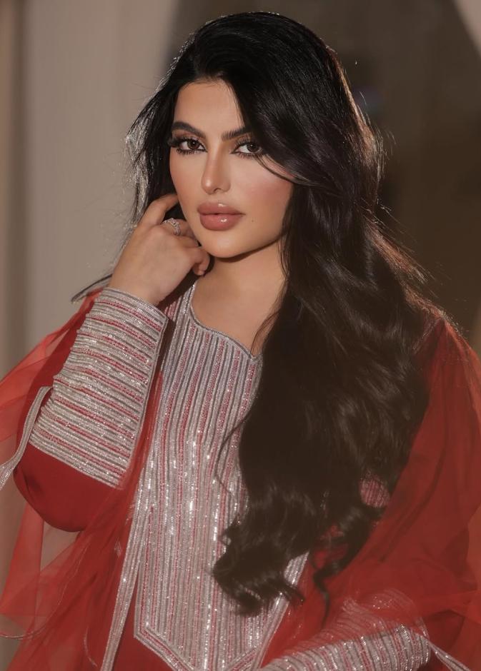 الاعلامية العراقية علياء الشمري